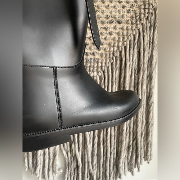 SINGLE RIGHT SHOE - Burberry Riding-Style Rainboot with Leather Strap - Picture 7 of 13